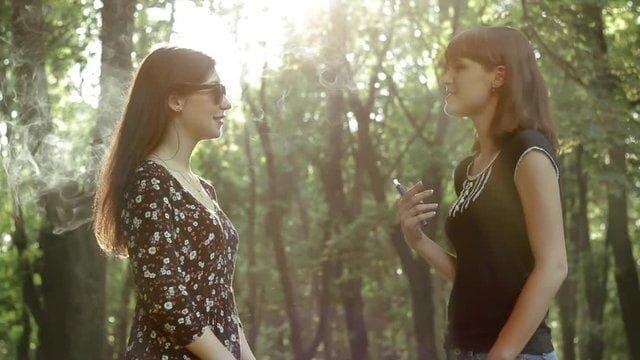 E-cigareta i e papieros dla 13 latka — co powinien wiedzieć rodzic i szkoła